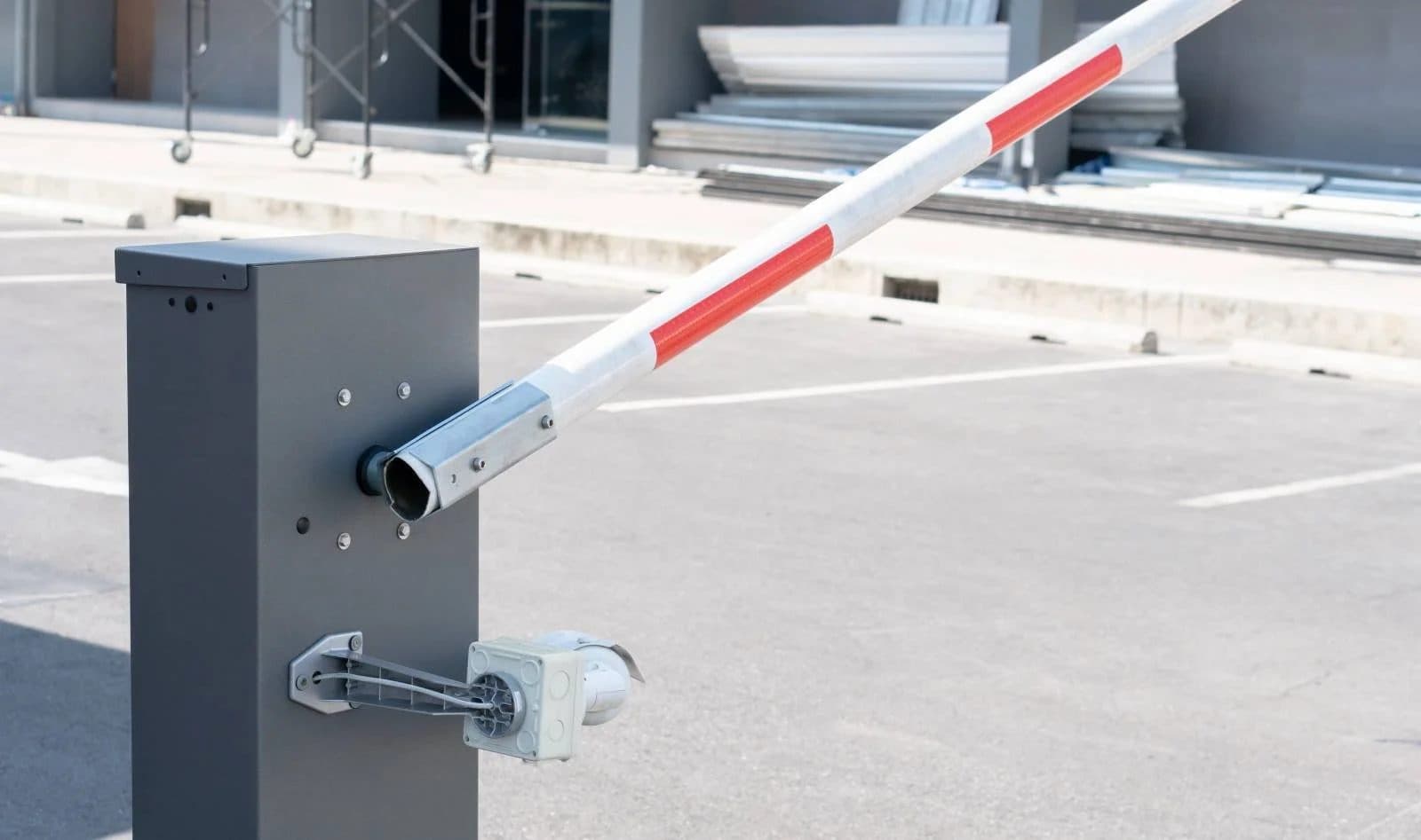Barrière levante automatique de parking installée par ACOMA en Île-de-France